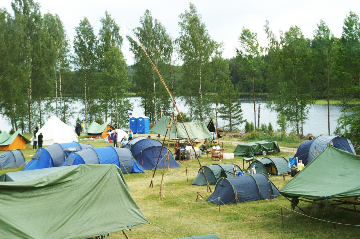 キャンプではどんなテントが良い？テントの種類の違いについて
