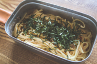 【アウトドアで簡単】メスティンで作る水漬けパスタ｜ジップロックで3分調理