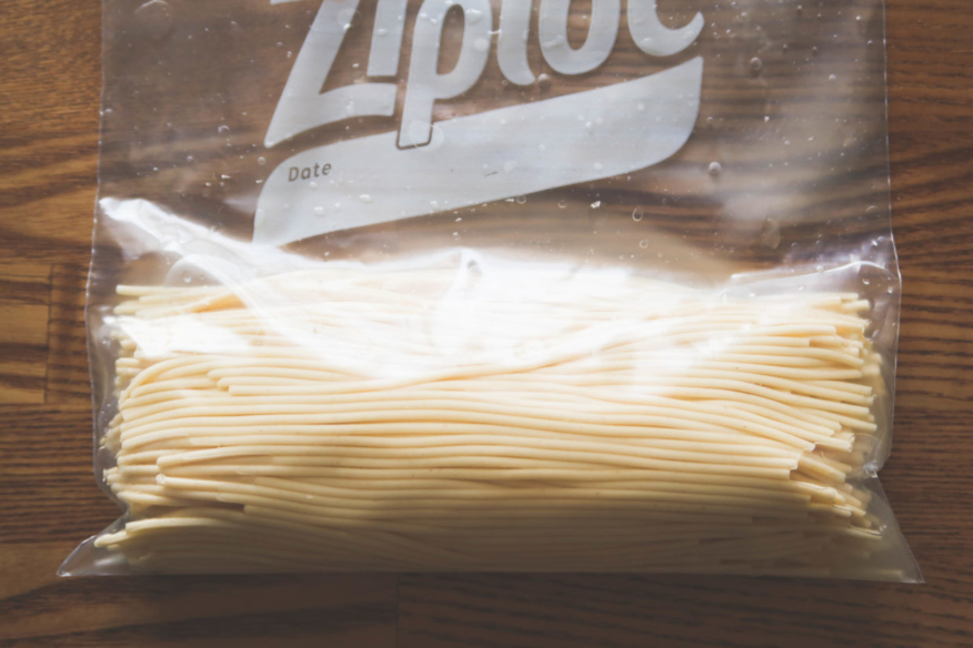 3時間後、柔らかくなり白くなったパスタ