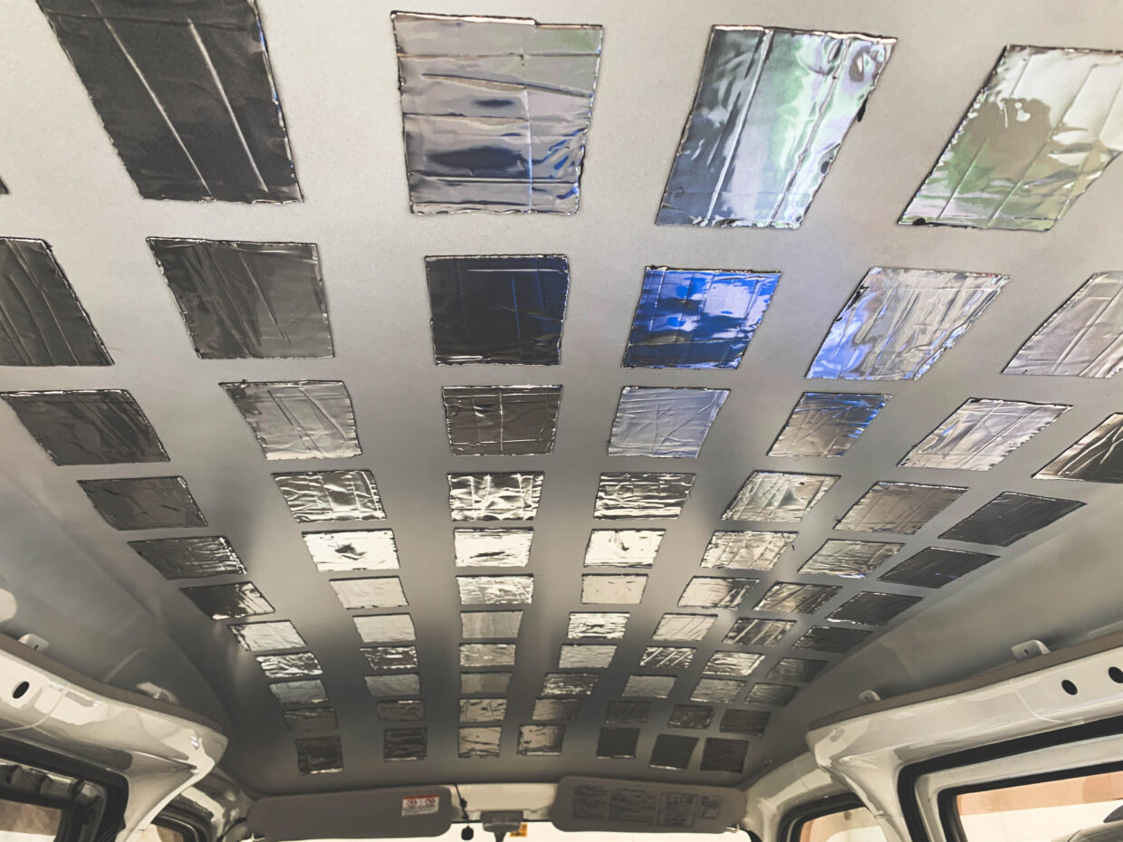 【軽バンDIY】天井のデッドニングして車中泊の雨音・断熱対策